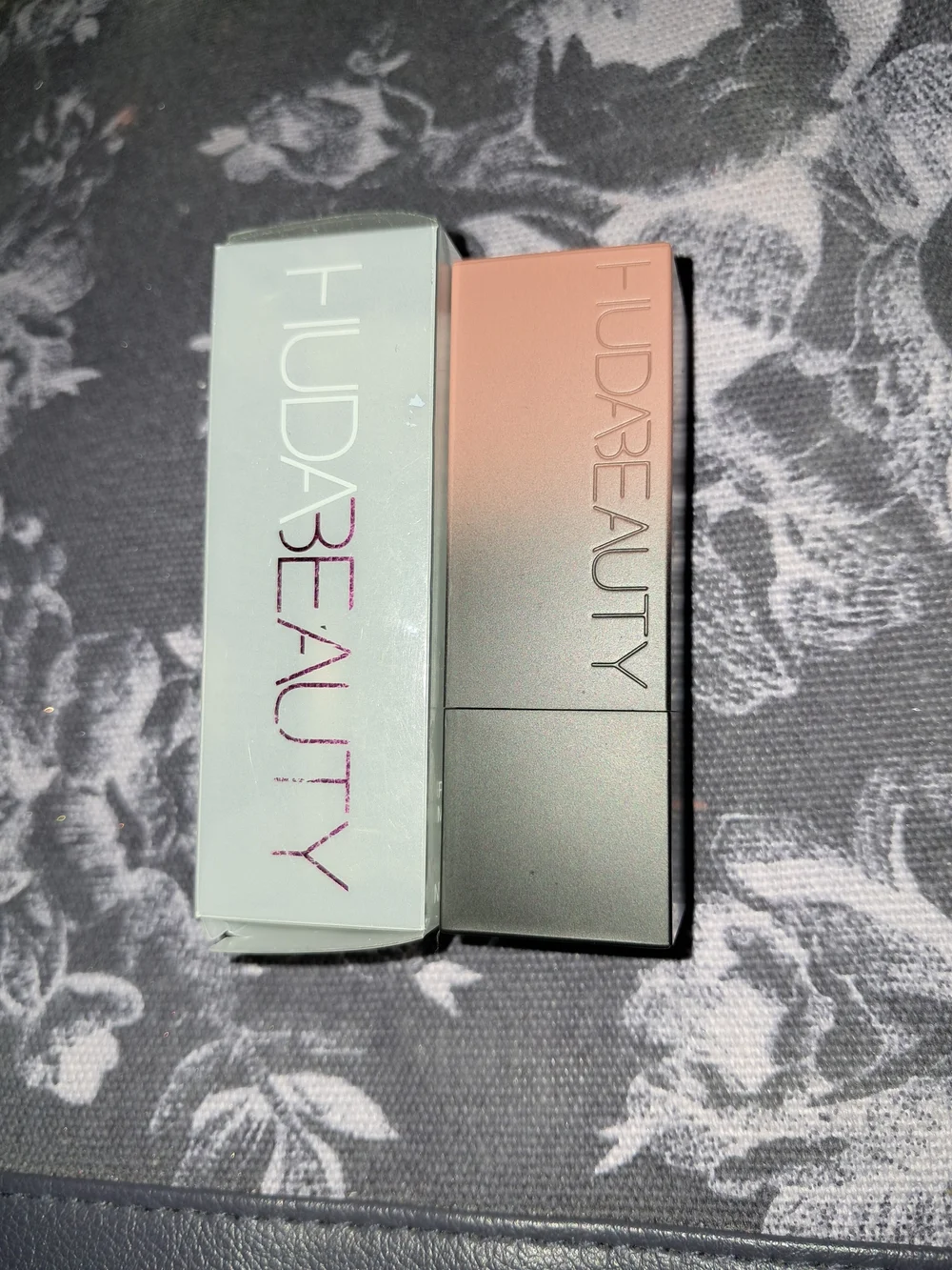 HUDA BEAUTY Power Bullet Matte Lipstick